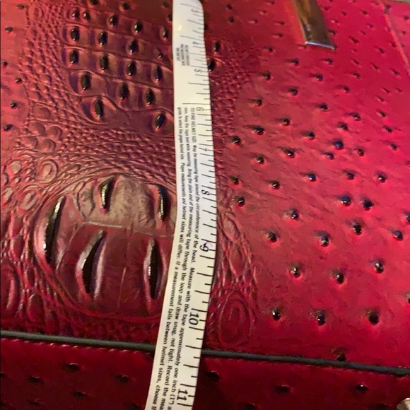 Beautiful vegan ostrich red tote w/zipper excellent condition inside and out - Picture 7 of 13